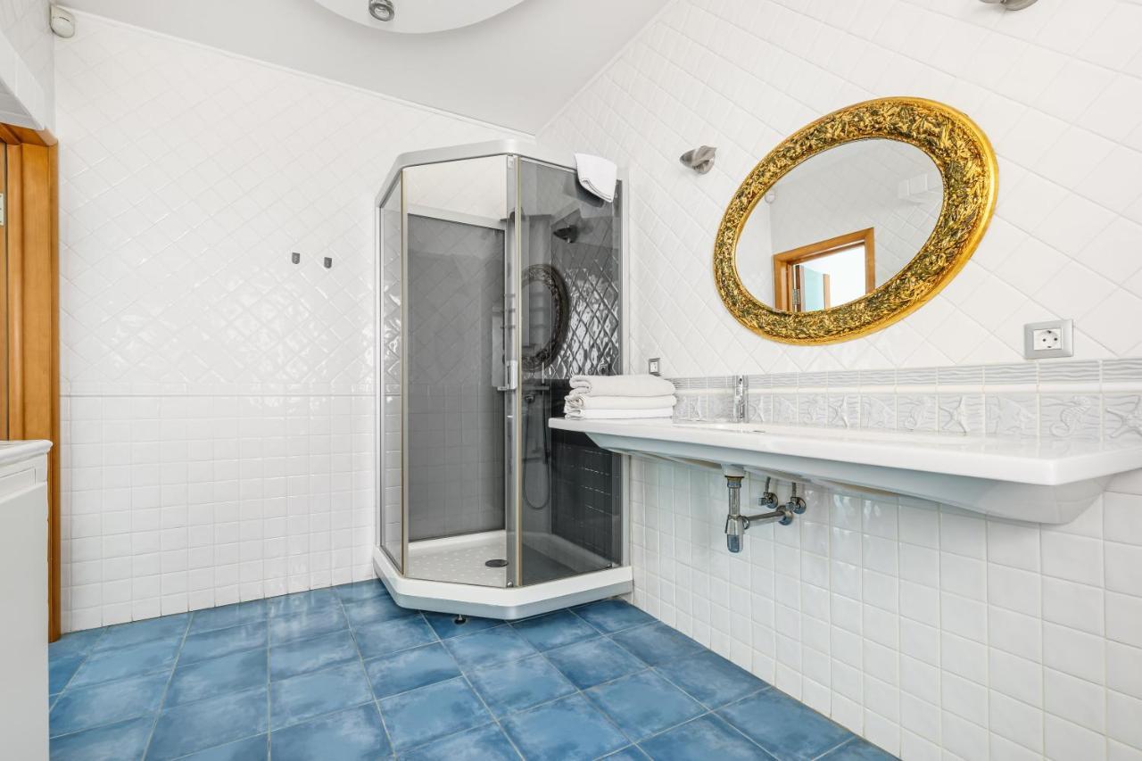 Deribasivska Cozy 4-Room Apartment Odessa Eksteriør bilde
