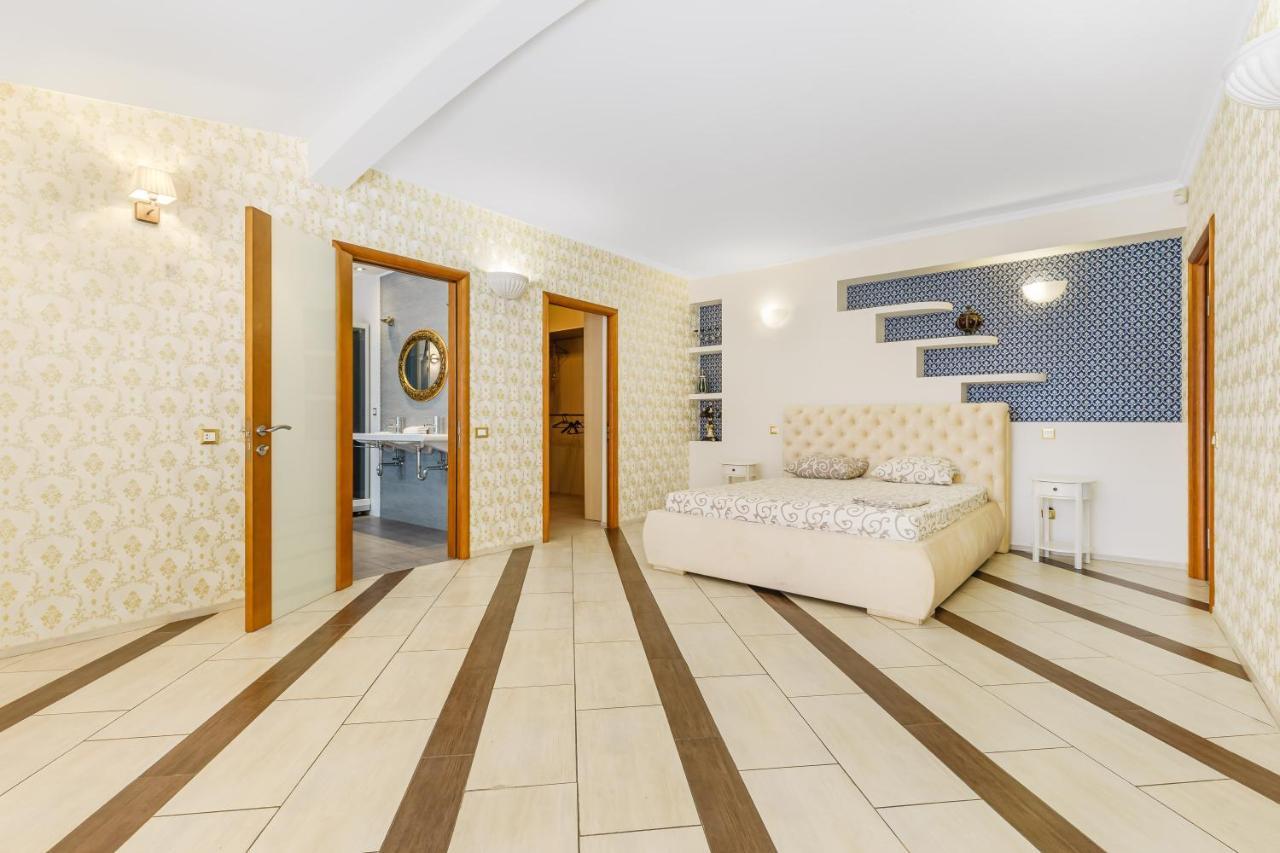 Deribasivska Cozy 4-Room Apartment Odessa Eksteriør bilde
